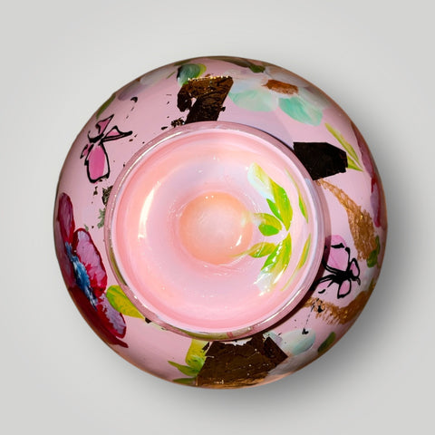 klein huisje | Licht roze met bloemen en vlinders |
